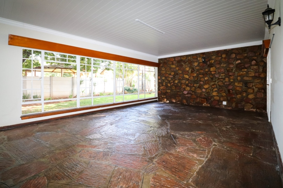 To Let 4 Bedroom Property for Rent in Flamwood North West